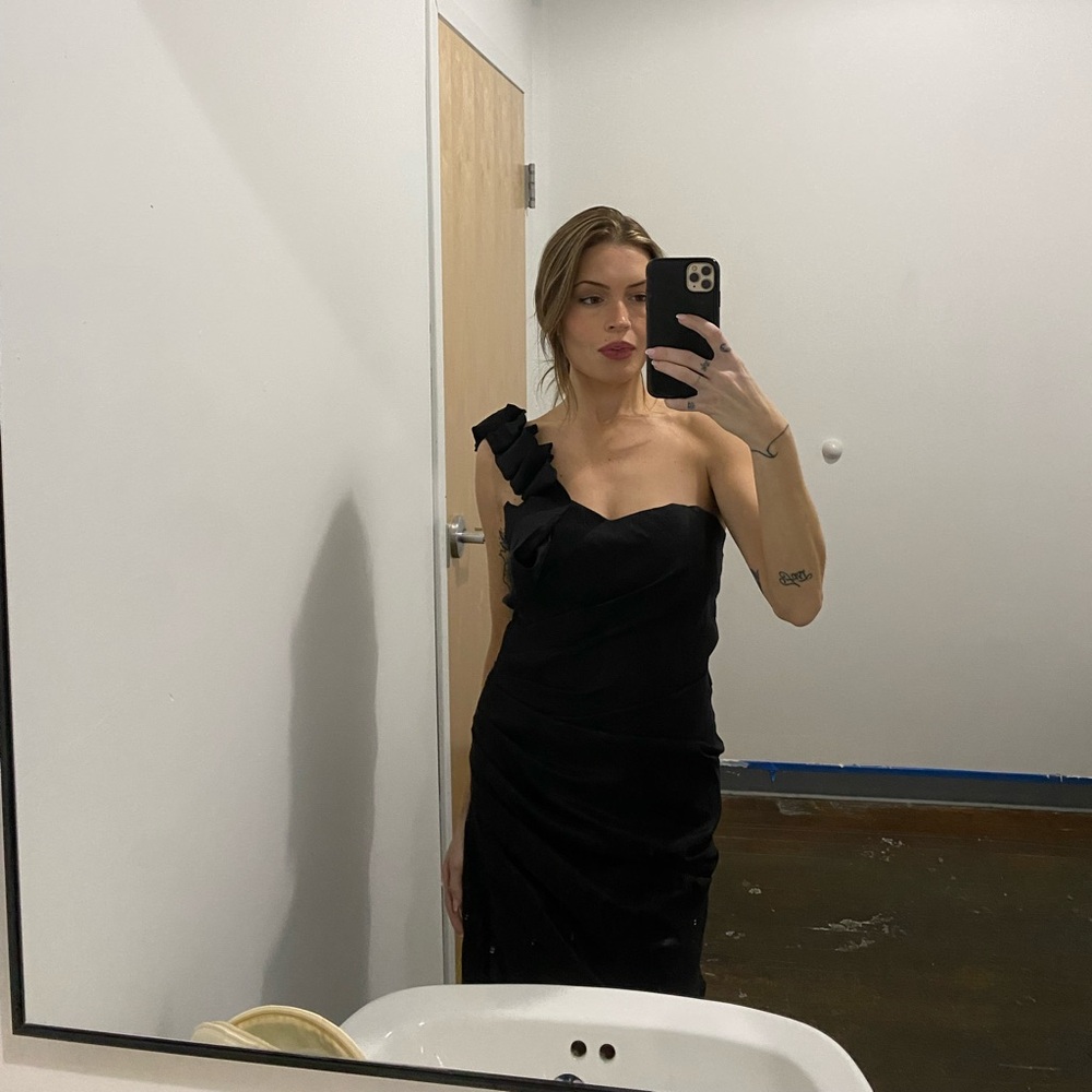 Vintage Elegant Black One-Shoulder Gown